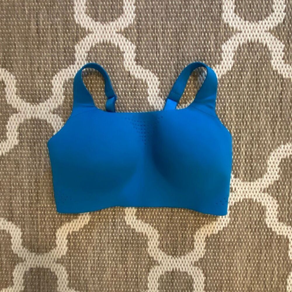 Victoria’s Secret Featherweight max sports bra size 34DD